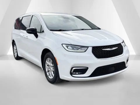 White 2024 Chrysler Pacifica Touring L for sale in Gallipolis, OH