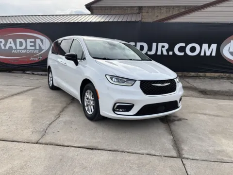 White 2024 Chrysler Pacifica Touring L for sale in Gallipolis, OH