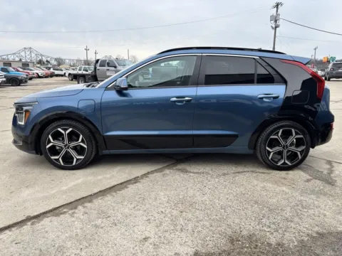 More photos of 2023 Kia Niro Plug-In Hybrid SX at Braden Chrysler Dodge Jeep Ram, OH