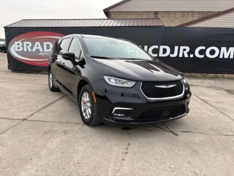 Black 2024 Chrysler Pacifica Touring L for sale in Gallipolis, OH