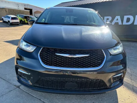 Photos of 2024 Chrysler Pacifica Touring L for sale in Gallipolis, OH at Braden Chrysler Dodge Jeep Ram