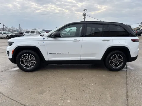 More photos of 2022 Jeep Grand Cherokee Trailhawk 4xe at Braden Chrysler Dodge Jeep Ram, OH