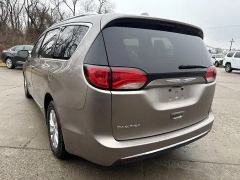 More photos of 2018 Chrysler Pacifica Touring L at Braden Chrysler Dodge Jeep Ram, OH