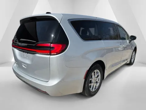 More photos of 2023 Chrysler Pacifica Touring L at Braden Chrysler Dodge Jeep Ram, OH