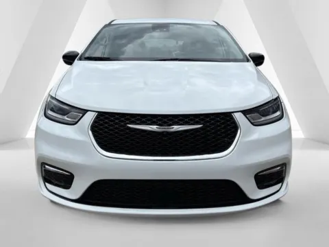 Photos of 2024 Chrysler Pacifica Touring L for sale in Gallipolis, OH at Braden Chrysler Dodge Jeep Ram