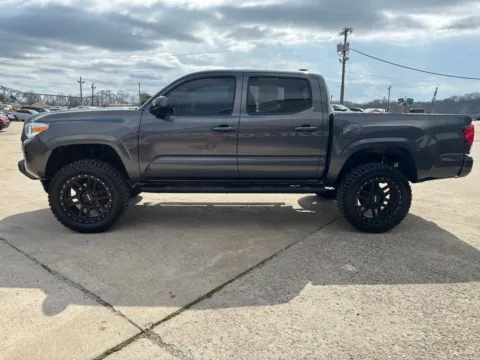 More photos of 2020 Toyota Tacoma SR5 at Braden Chrysler Dodge Jeep Ram, OH