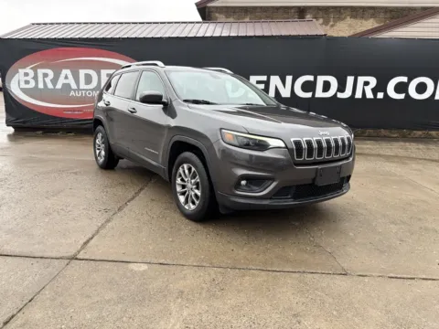 Gray 2019 Jeep Cherokee Latitude Plus for sale in Gallipolis, OH