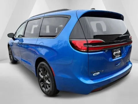 More photos of 2026 Chrysler Pacifica Select at Braden Chrysler Dodge Jeep Ram, OH