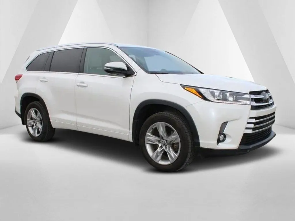 White 2019 Toyota Highlander Limited for sale in Gallipolis, OH