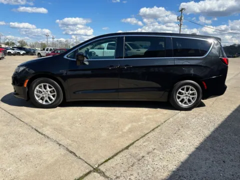 More photos of 2023 Chrysler Voyager LX at Braden Chrysler Dodge Jeep Ram, OH