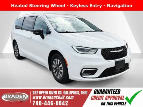 White 2024 Chrysler Pacifica Hybrid Select for sale in Gallipolis, OH