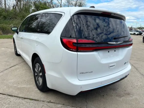 More photos of 2024 Chrysler Pacifica Hybrid Select at Braden Chrysler Dodge Jeep Ram, OH