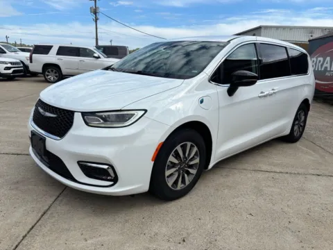 Another view of 2024 Chrysler Pacifica Hybrid Select for sale in Gallipolis, OH at Braden Chrysler Dodge Jeep Ram