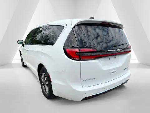 More photos of 2024 Chrysler Pacifica Hybrid Select at Braden Chrysler Dodge Jeep Ram, OH