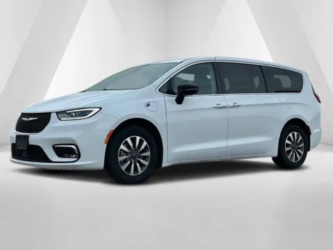 More photos of 2024 Chrysler Pacifica Hybrid Select at Braden Chrysler Dodge Jeep Ram, OH