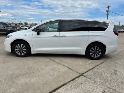 More photos of 2024 Chrysler Pacifica Hybrid Select at Braden Chrysler Dodge Jeep Ram, OH