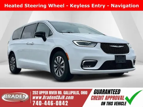 White 2024 Chrysler Pacifica Hybrid Select for sale in Gallipolis, OH