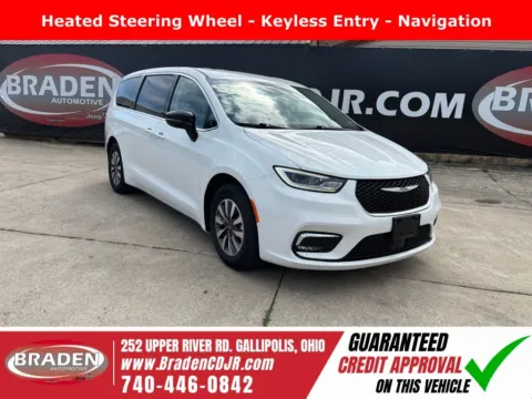 White 2024 Chrysler Pacifica Hybrid Select for sale in Gallipolis, OH