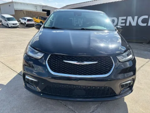 Photos of 2024 Chrysler Pacifica Touring L for sale in Gallipolis, OH at Braden Chrysler Dodge Jeep Ram