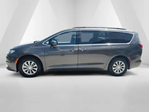 More photos of 2017 Chrysler Pacifica Touring at Braden Chrysler Dodge Jeep Ram, OH