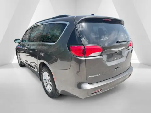 More photos of 2017 Chrysler Pacifica Touring at Braden Chrysler Dodge Jeep Ram, OH