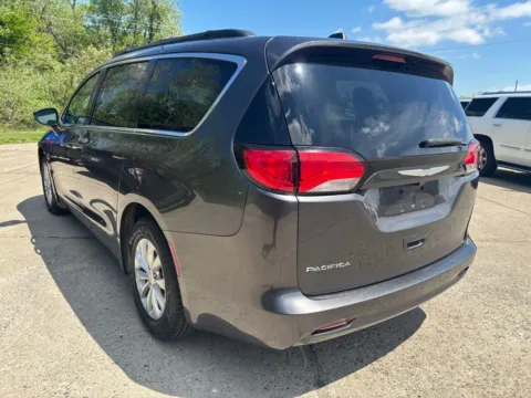 More photos of 2017 Chrysler Pacifica Touring at Braden Chrysler Dodge Jeep Ram, OH