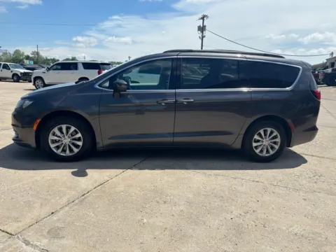 More photos of 2017 Chrysler Pacifica Touring at Braden Chrysler Dodge Jeep Ram, OH