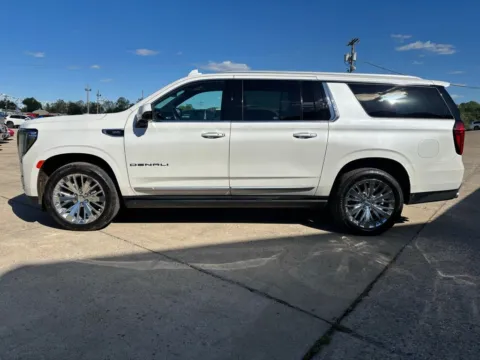 More photos of 2022 GMC Yukon XL Denali at Braden Chrysler Dodge Jeep Ram, OH