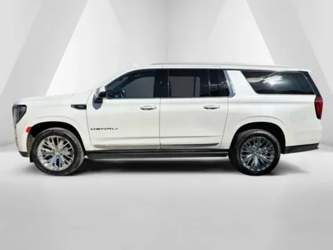 More photos of 2022 GMC Yukon XL Denali at Braden Chrysler Dodge Jeep Ram, OH
