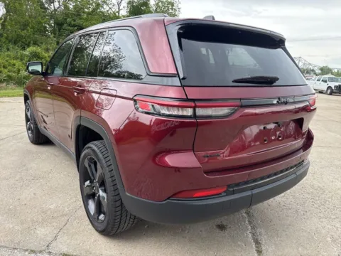 More photos of 2022 Jeep Grand Cherokee Altitude at Braden Chrysler Dodge Jeep Ram, OH