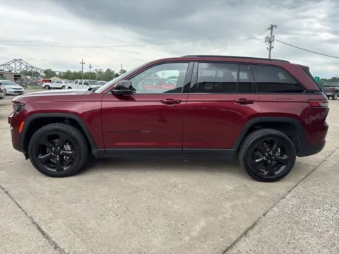 More photos of 2022 Jeep Grand Cherokee Altitude at Braden Chrysler Dodge Jeep Ram, OH