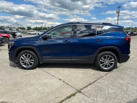 More photos of 2022 GMC Terrain SLT at Braden Chrysler Dodge Jeep Ram, OH
