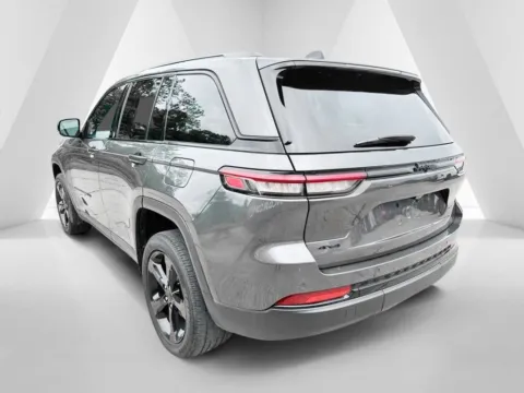 More photos of 2022 Jeep Grand Cherokee Altitude at Braden Chrysler Dodge Jeep Ram, OH