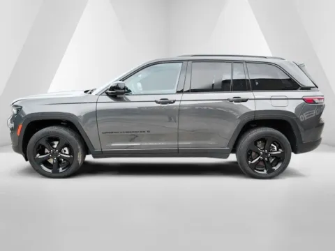 More photos of 2022 Jeep Grand Cherokee Altitude at Braden Chrysler Dodge Jeep Ram, OH