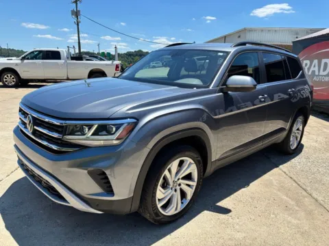 Another view of 2023 Volkswagen Atlas 3.6L V6 SE w/Technology for sale in Gallipolis, OH at Braden Chrysler Dodge Jeep Ram