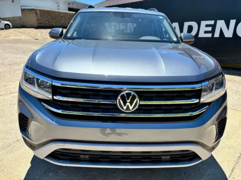 Photos of 2023 Volkswagen Atlas 3.6L V6 SE w/Technology for sale in Gallipolis, OH at Braden Chrysler Dodge Jeep Ram