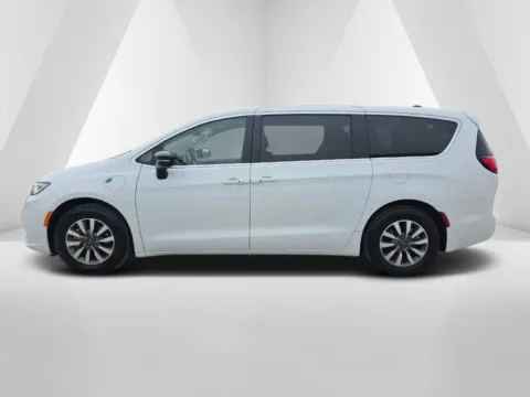 More photos of 2024 Chrysler Pacifica Hybrid Select at Braden Chrysler Dodge Jeep Ram, OH