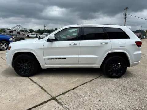 More photos of 2019 Jeep Grand Cherokee Altitude at Braden Chrysler Dodge Jeep Ram, OH