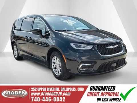 Black 2024 Chrysler Pacifica Touring L for sale in Gallipolis, OH