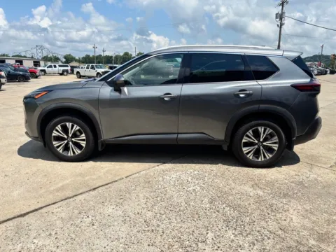 More photos of 2021 Nissan Rogue SV at Braden Chrysler Dodge Jeep Ram, OH