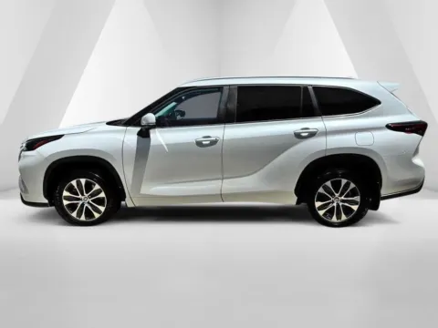More photos of 2023 Toyota Highlander XLE at Braden Chrysler Dodge Jeep Ram, OH