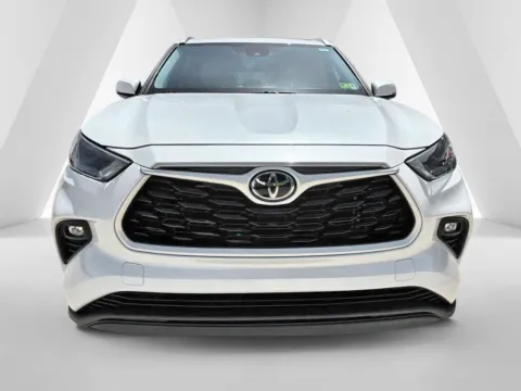 Photos of 2023 Toyota Highlander XLE for sale in Gallipolis, OH at Braden Chrysler Dodge Jeep Ram