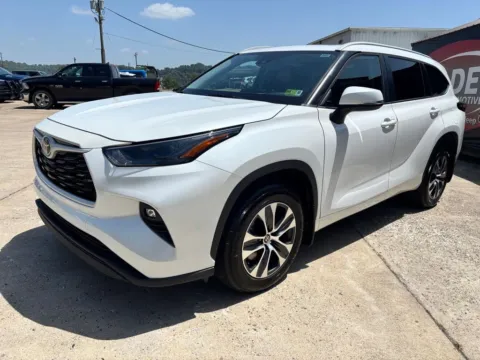 Another view of 2023 Toyota Highlander XLE for sale in Gallipolis, OH at Braden Chrysler Dodge Jeep Ram