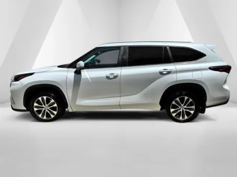 More photos of 2023 Toyota Highlander XLE at Braden Chrysler Dodge Jeep Ram, OH