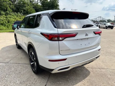 More photos of 2023 Mitsubishi Outlander SE at Braden Chrysler Dodge Jeep Ram, OH
