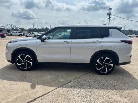 More photos of 2023 Mitsubishi Outlander SE at Braden Chrysler Dodge Jeep Ram, OH