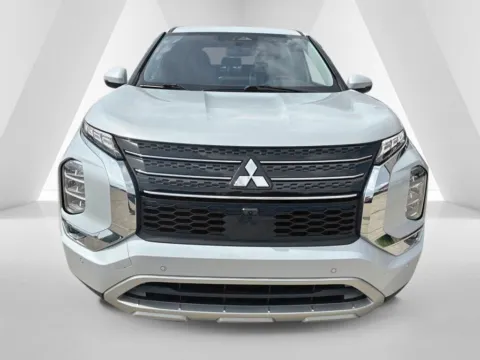 Photos of 2023 Mitsubishi Outlander SE for sale in Gallipolis, OH at Braden Chrysler Dodge Jeep Ram
