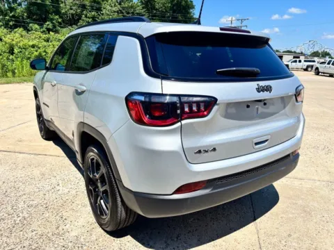 More photos of 2026 Jeep Compass Latitude at Braden Chrysler Dodge Jeep Ram, OH