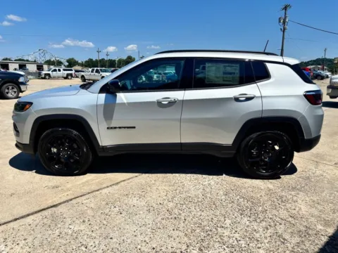 More photos of 2026 Jeep Compass Latitude at Braden Chrysler Dodge Jeep Ram, OH