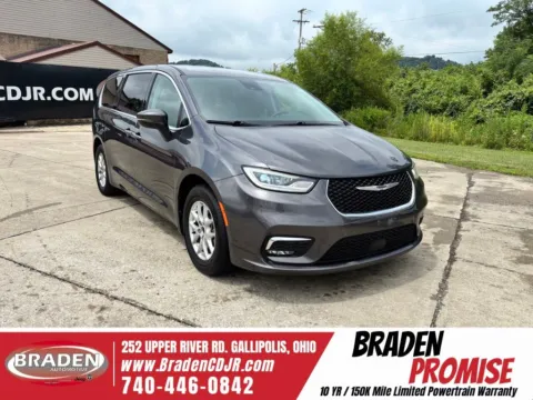 Unknown 2023 Chrysler Pacifica Touring L for sale in Gallipolis, OH
